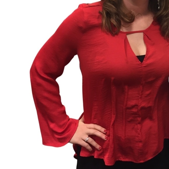 ❌SOLD Jennifer Lopez Silky Satiny Red High Low Top, V neck, Size M - Picture 3 of 9